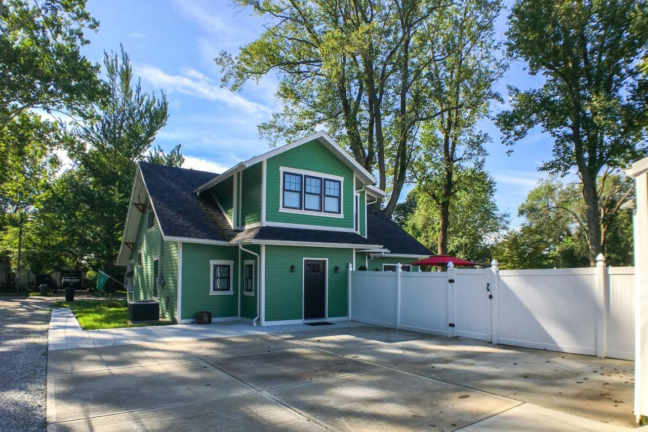 Vila Renovated Craftsman House With Patio And Fire Pit! Vevay Exteriér fotografie
